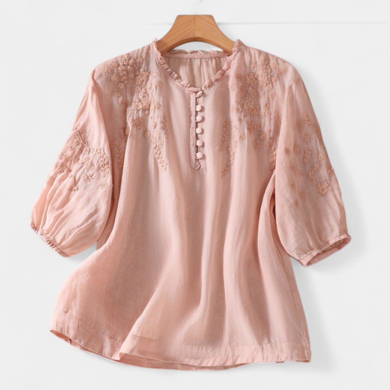 Sorelia – Bluse i bomullsvoile med broderte skuldre