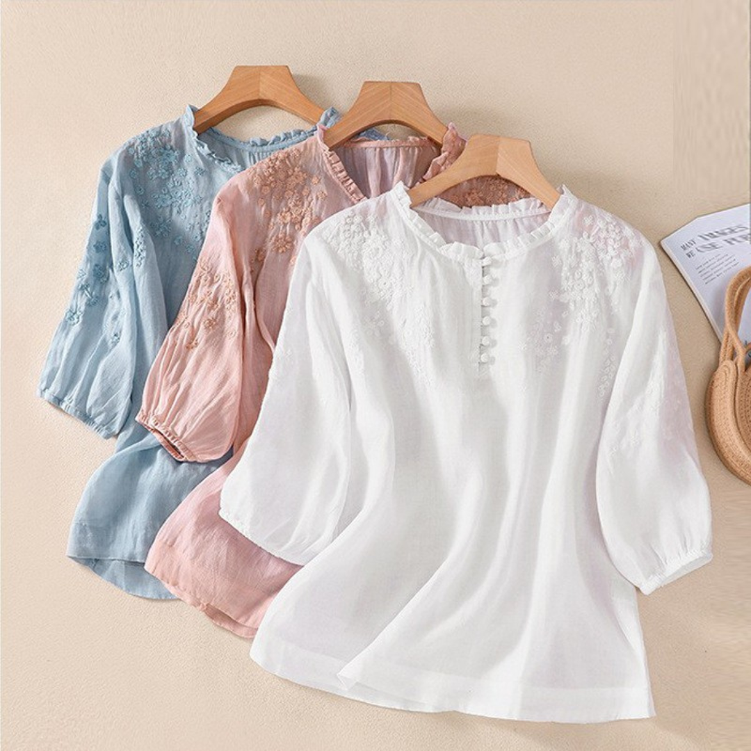 Sorelia – Bluse i bomullsvoile med broderte skuldre