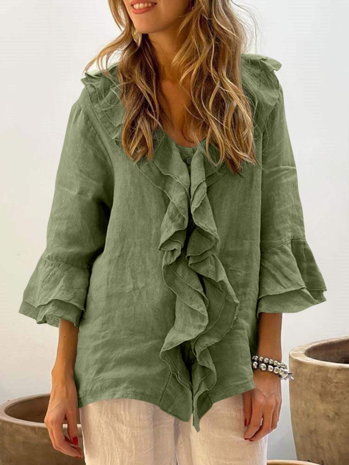 Nadine - Elegant Bluse med Klokkearmer og Volanger