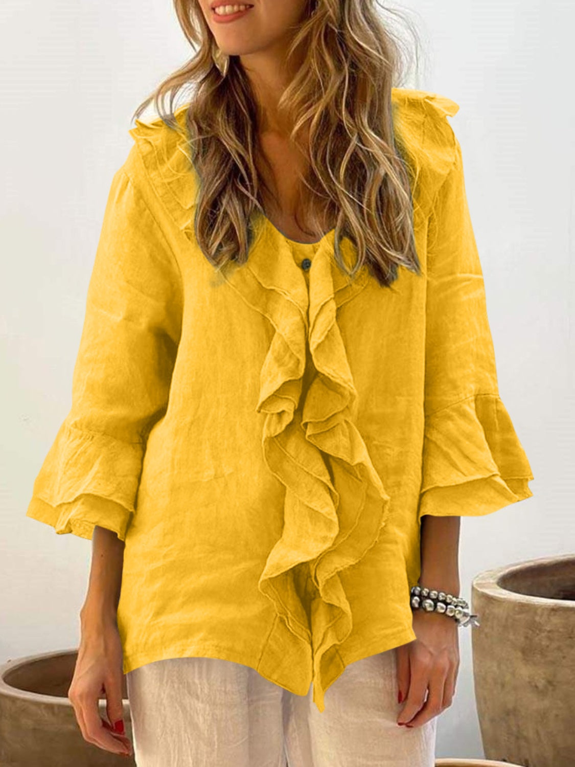 Nadine - Elegant Bluse med Klokkearmer og Volanger