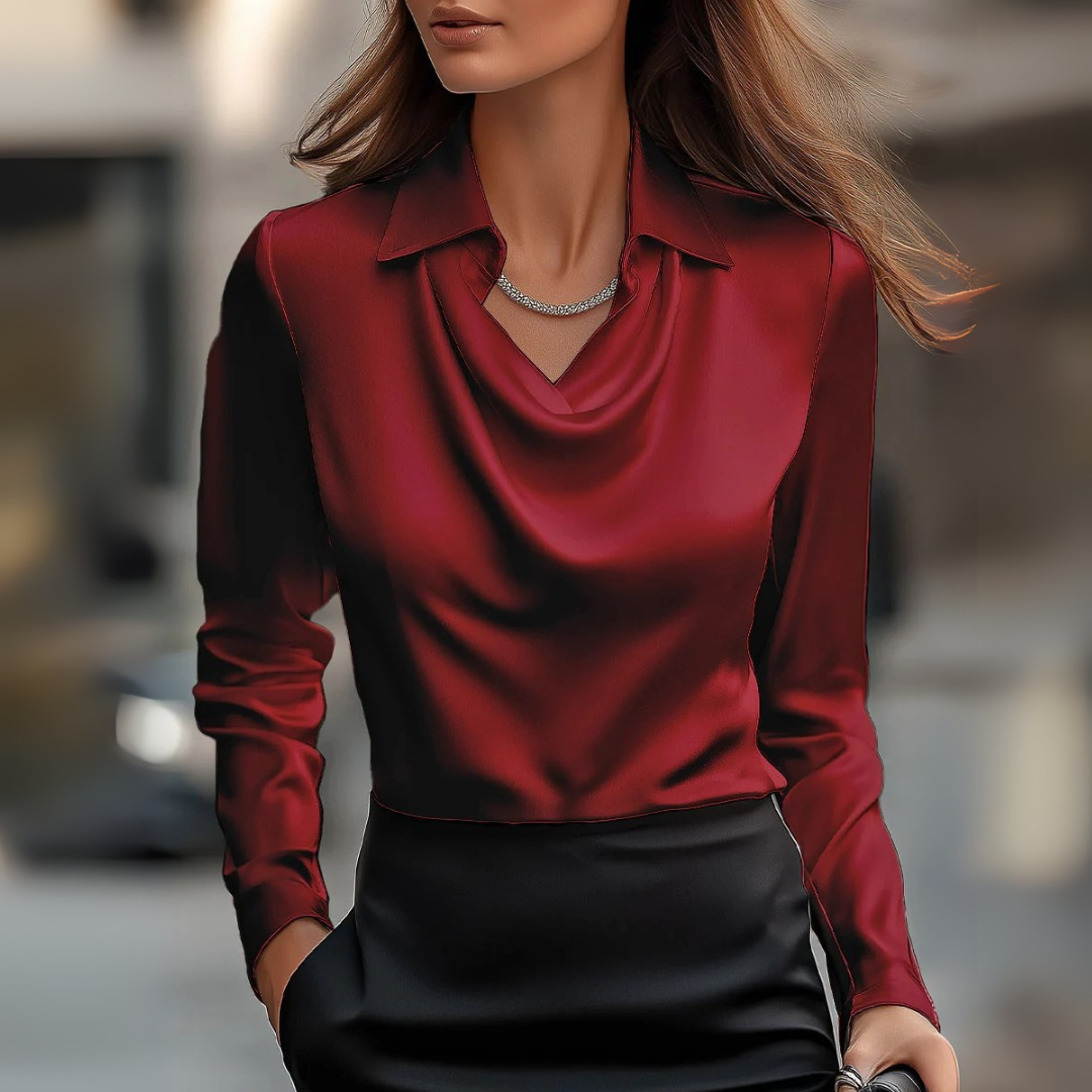 Malvina – Elegant satengbluse med drapert utringning